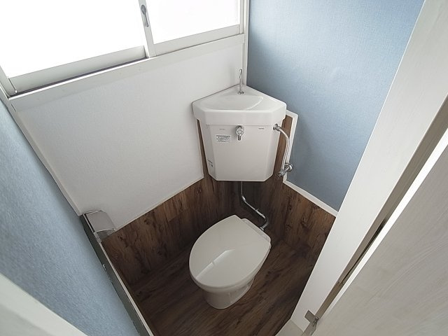 CoCoハイツのトイレ|換気窓付のトイレ