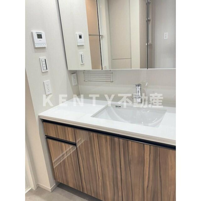 【洗面所】 | ザ・パークハウス品川荏原中延 | ゆったりとスペースのある洗面所