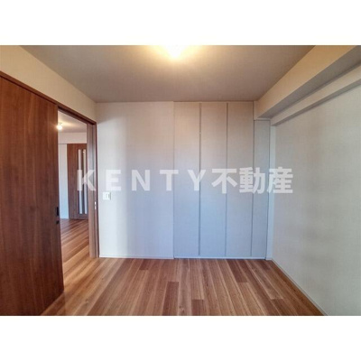 【寝室】 | ザ・パークハウス品川荏原中延 | 広くて明るい寝室