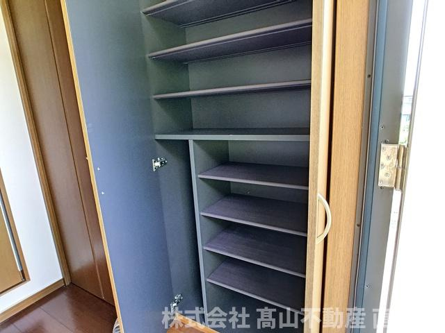 北九州市八幡西区星ケ丘４丁目のアパートの玄関