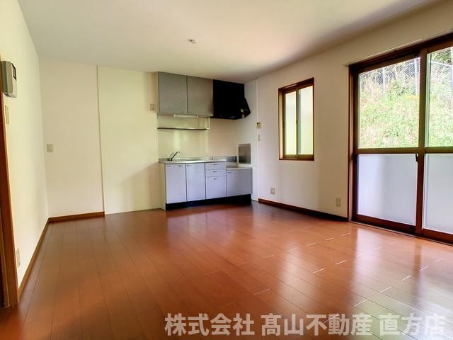 北九州市八幡西区星ケ丘４丁目のアパートの居間・リビング