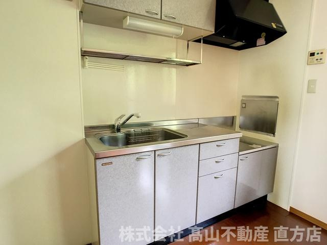 北九州市八幡西区星ケ丘４丁目のアパートのキッチン