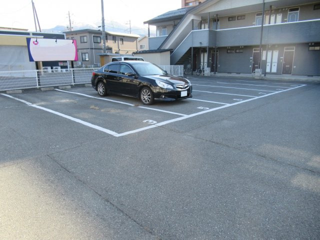 アーバンクレストの駐車場
