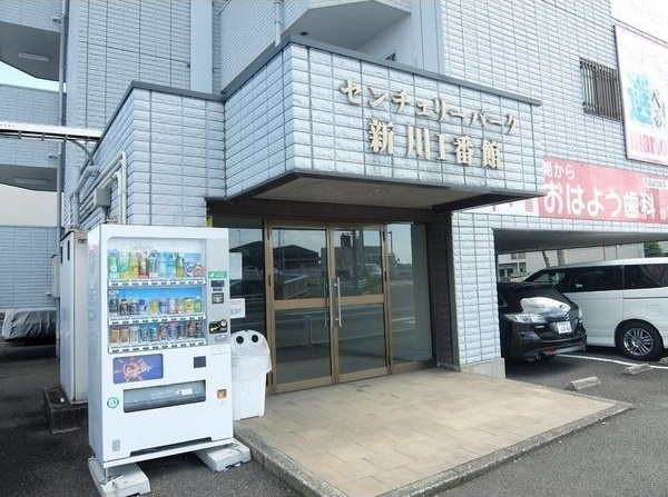 センチュリーパーク新川1番館のエントランス