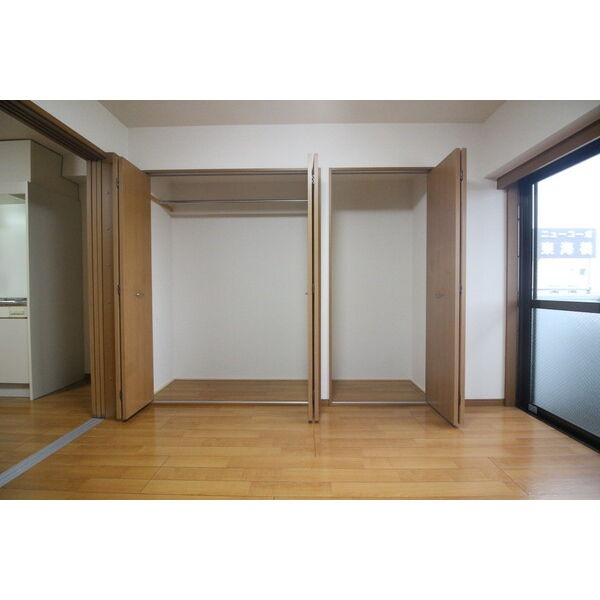 センチュリーパーク新川1番館の収納