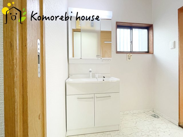 上尾市泉台三丁目　中古戸建の独立洗面台|朝の身支度には欠かせない独立洗面化粧台
