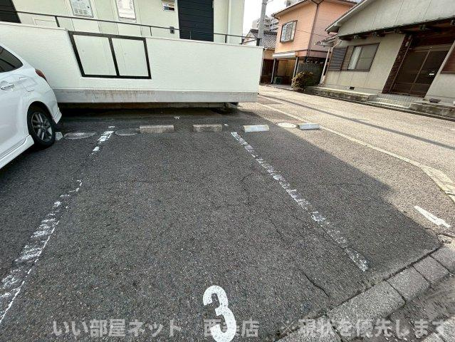 アーバンコート徳常の駐車場