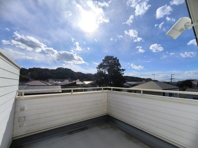 京浜急行逗子線「逗子・葉山」駅徒歩12分　南向き