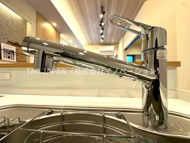 ルジェンテ南大塚のキッチン|【浄水シャワー栓】
水質をワンタッチで切換えられて場所を取らない浄水シャワー栓。