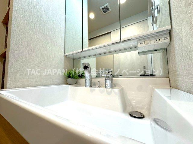 ルジェンテ南大塚の洗面所|【清潔感ある洗面ユニット】
つなぎ目が無くお手入れ楽々シームレス洗面ユニット。