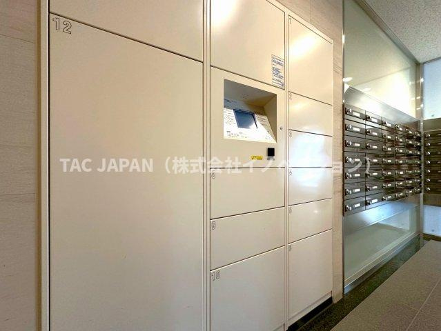 ルジェンテ南大塚のエントランス|【宅配ロッカー】
不在時でも荷物を受け取れる便利な宅配ロッカーを完備。