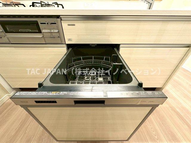 ルジェンテ南大塚のキッチン|【ビルトイン食器洗浄乾燥機】
最後にスイッチONすれば洗い物が完了。家事の時短に大活躍のビルトイン食器洗浄乾燥機。
