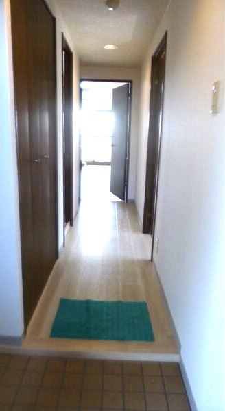 カルム植田の玄関