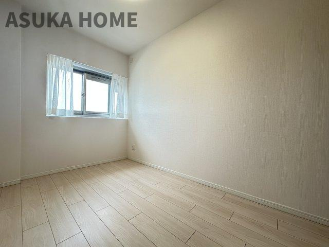 日吉第弐ハイムB棟の洋室|家族一人ひとりの大切なプライベート空間の居室。家具の配置のご相談は是非お任せください♪