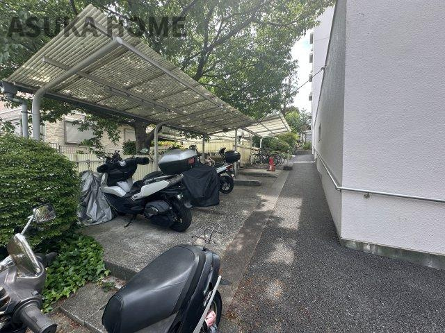 日吉第弐ハイムB棟のその他共用部分|バイク置場の空き状況については、その都度、確認いたしますのでお気軽にお聞きください。