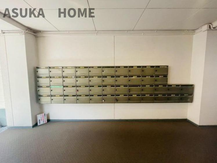 日吉第弐ハイムB棟のエントランス|綺麗に整備されたメールボックス付近です。