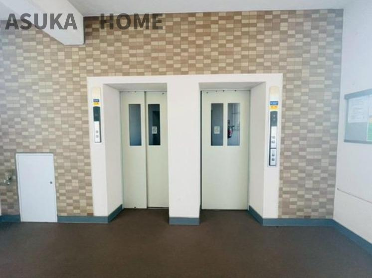 日吉第弐ハイムB棟のその他共用部分|エレベータが2基ございます。