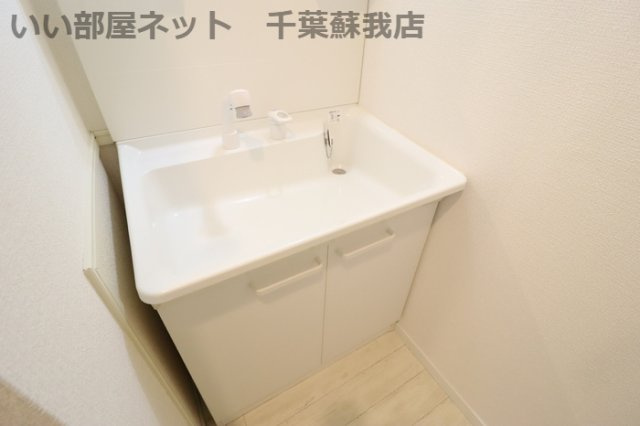 ウィステリアおゆみ野　Ａの洗面所|忙しい朝には欠かせない洗面所です