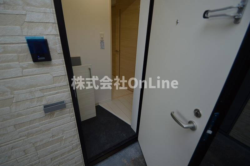 東大阪市衣摺１丁目のアパートの玄関