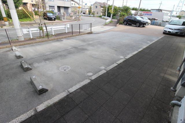 クレールコートの駐車場