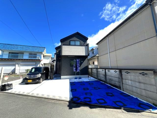 福生市熊川　新築戸建全2棟の駐車場|並列2台駐車可能なゆとりのカースペース