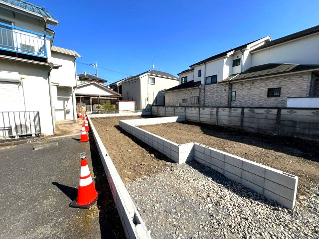 福生市熊川　新築戸建全2棟の前面道路含む現地写真