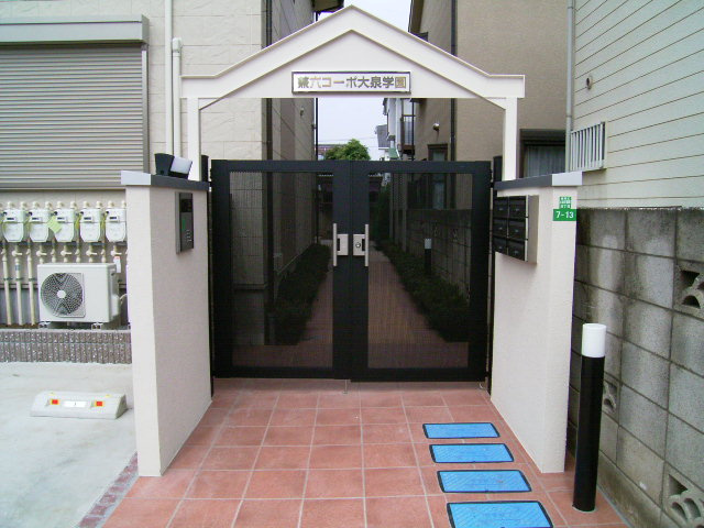 兼六コーポ大泉学園のエントランス
