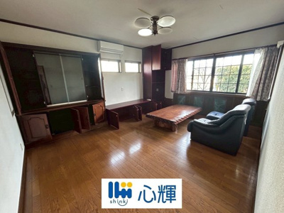 【居間・リビング】 | 山陽小野田市大字東高泊 中古住宅／2階建