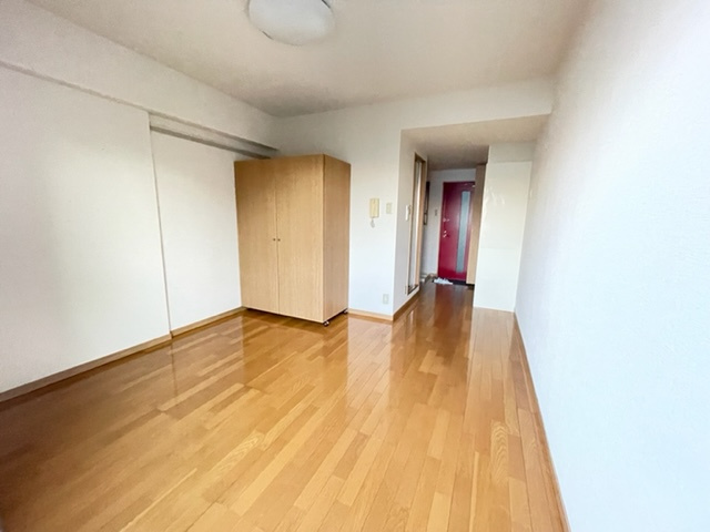 コンパクトで使いやすい洋室です