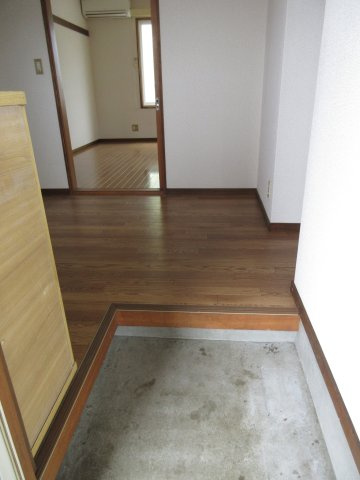 レジデンスサトウAの玄関