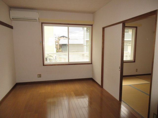 レジデンスサトウAの居間・リビング