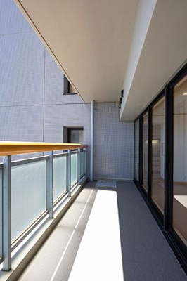 【エントランス】 | リバー＆タワー | 落ち着いたエントランスです