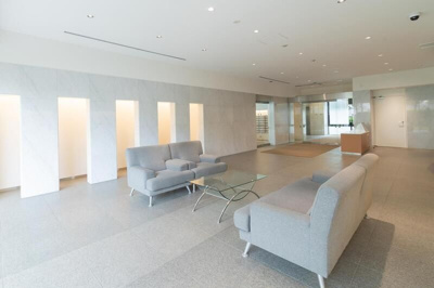 【エントランス】 | リバー＆タワー | 落ち着いたエントランスです