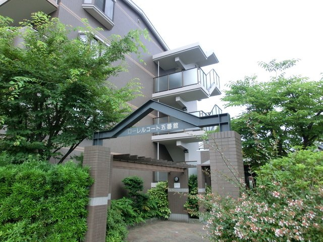 ローレルコート五番館のエントランス
