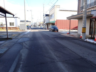 【その他】 | 黒石市上町元肥料店・店舗兼住宅(土蔵付き) | 前面道路