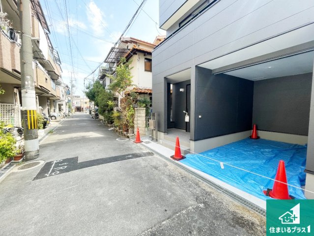 29(土)30(日)現地説明会！◆東大阪市大蓮北　第2期　限定1邸の前面道路含む現地写真|周辺は閑静な住宅街！前面道路広々で車の出し入れも便利です。駐車が苦手な方でも安心して車庫入れできます！