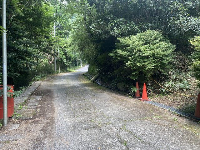 熱海市　熱海とざわ分譲地の前面道路含む現地写真