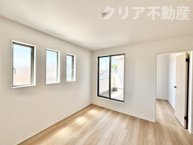 【寝室】 | 高崎市下中居町2期新築2号棟　ファミクロ＋サンルーム