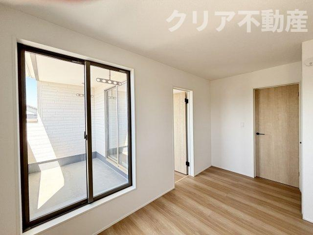 【寝室】 | 高崎市下中居町2期新築2号棟　ファミクロ＋サンルーム