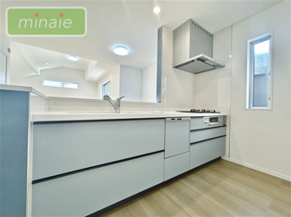 【キッチン】 | 保育園6分　幼稚園6分　食洗機付　　習志野台　1号棟 | 同タイプ　自然光が差し込む心地よいキッチン