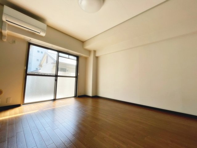 宝塚市小林２丁目の賃貸マンションの居間・リビング|ゆったり過ごせるリビングです