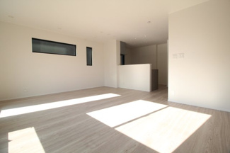 【居間・リビング】 | 立川市富士見町2丁目　新築戸建　【全2棟】