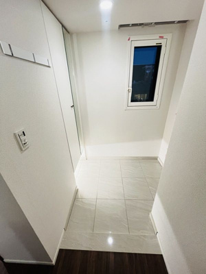 【玄関】 | THE MAYFAIR | 収納もある玄関です