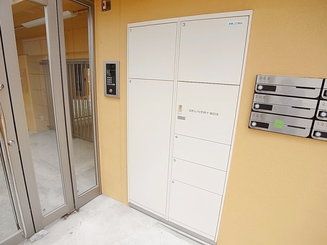 ラムール鈴蘭台南のその他共用部分|宅配BOXも有り、便利です