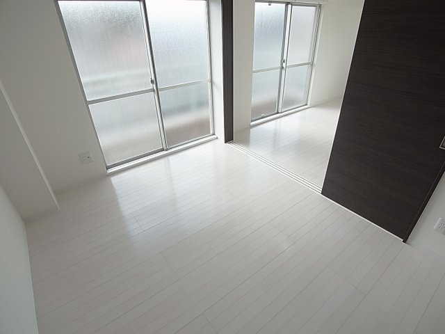 ラムール鈴蘭台南の内装|フローリング、壁紙も全て入れ替えており綺麗です