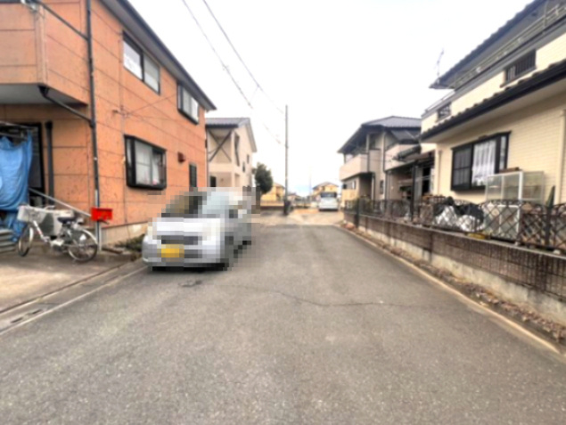児玉郡上里町　中古戸建の前面道路含む現地写真