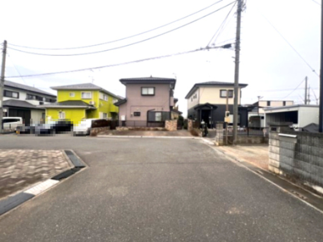 児玉郡上里町　中古戸建の前面道路含む現地写真