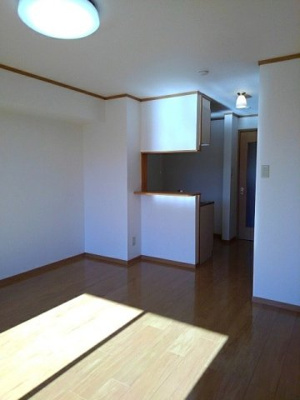 【内装】 | エヴァーグリーンＢ棟 | 明るい色調の室内です