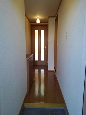 【玄関】 | エヴァーグリーンＢ棟 | ゆったりとした玄関です