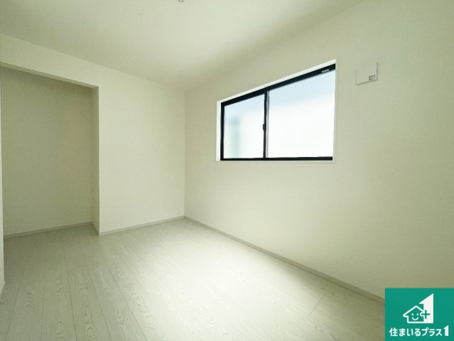 伊丹市松ケ丘　第1期　新築一戸建ての洋室|収納スペースが充実しているので子供の成長に合わせてたくさん収納ができます！家族構成に合わせた様々な活用ができる収納！